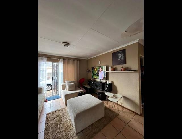 4 BEDROOM HOUSE FOR SALE IN DAWN PARK EXT